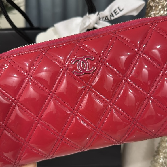 🩷CHANEL Patent Quilted Double Stitched Zip Around Wallet - Picture 8 of 17